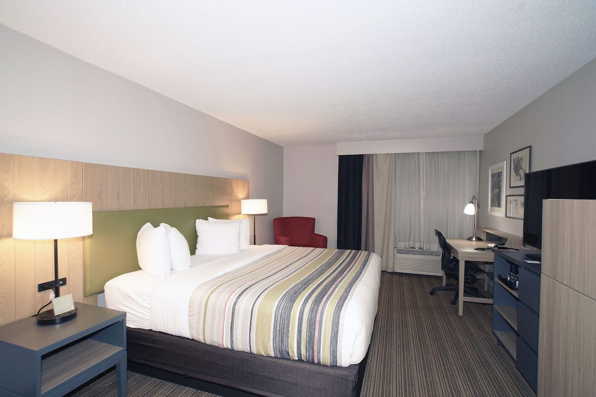 Premium bedding, individually decorated, individually furnished, desk