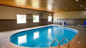 Kolam renang tertutup