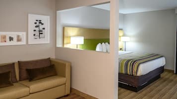 Studio Suite, 1 King Bed with Sofa bed, Non Smoking | Premium bedding, individually decorated, individually furnished, desk