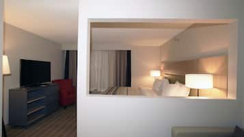 Studio Suite, 1 King Bed with Sofa bed, Non Smoking