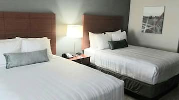 Habitación estándar, 2 camas de matrimonio, no fumadores, frigorífico y microondas | Ropa de cama hipoalergénica y escritorio