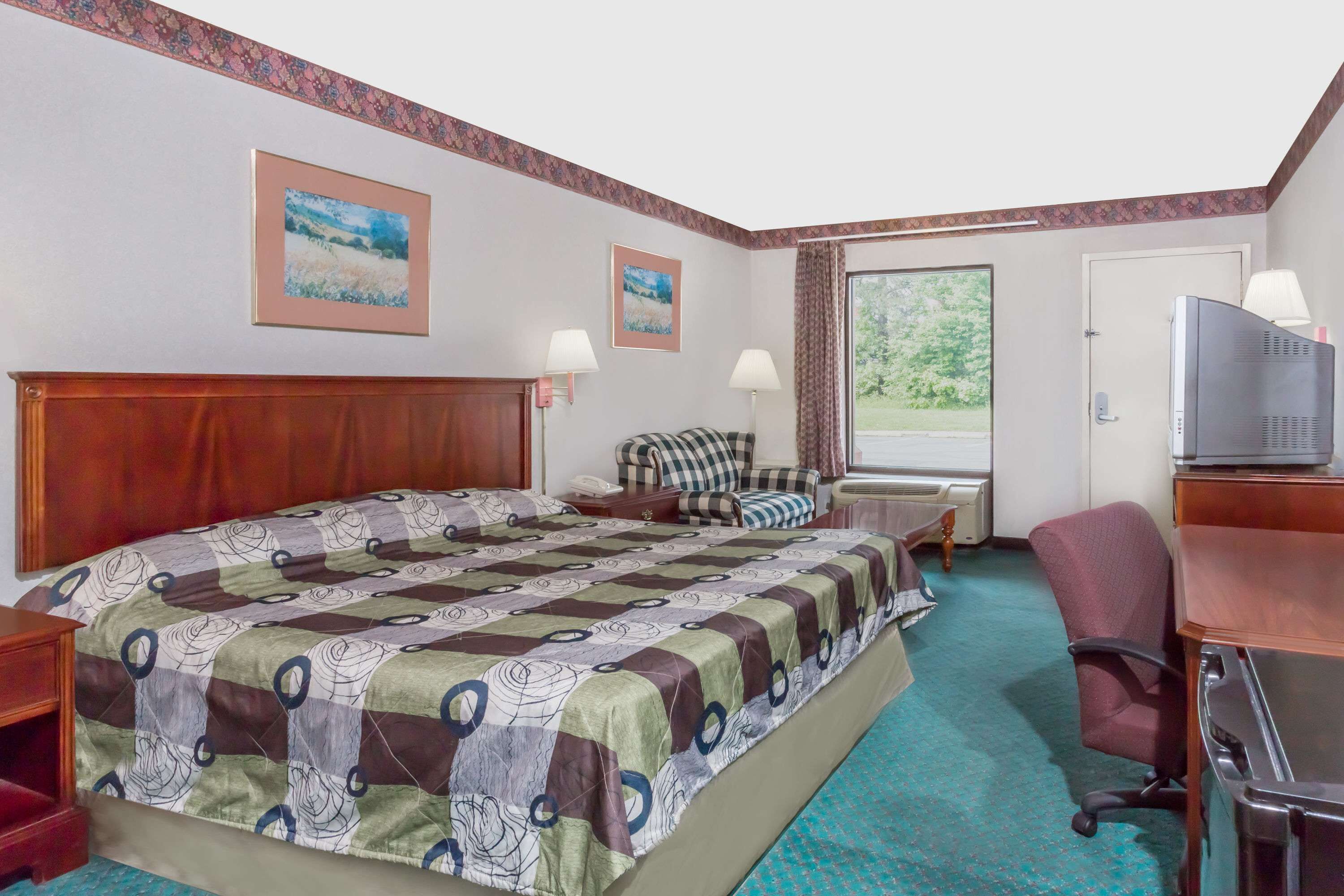 Premium bedding, down duvets, desk, laptop workspace