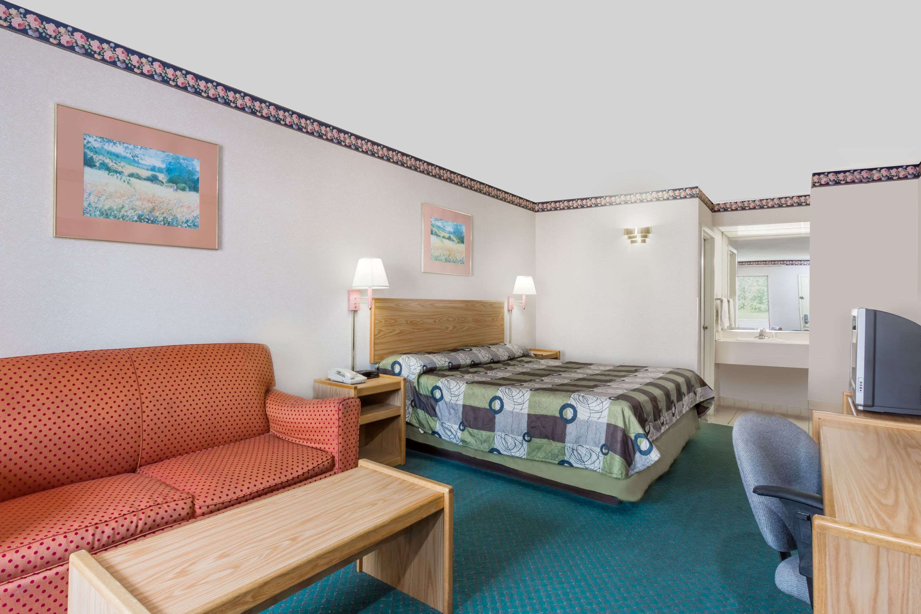 Premium bedding, down duvets, desk, laptop workspace