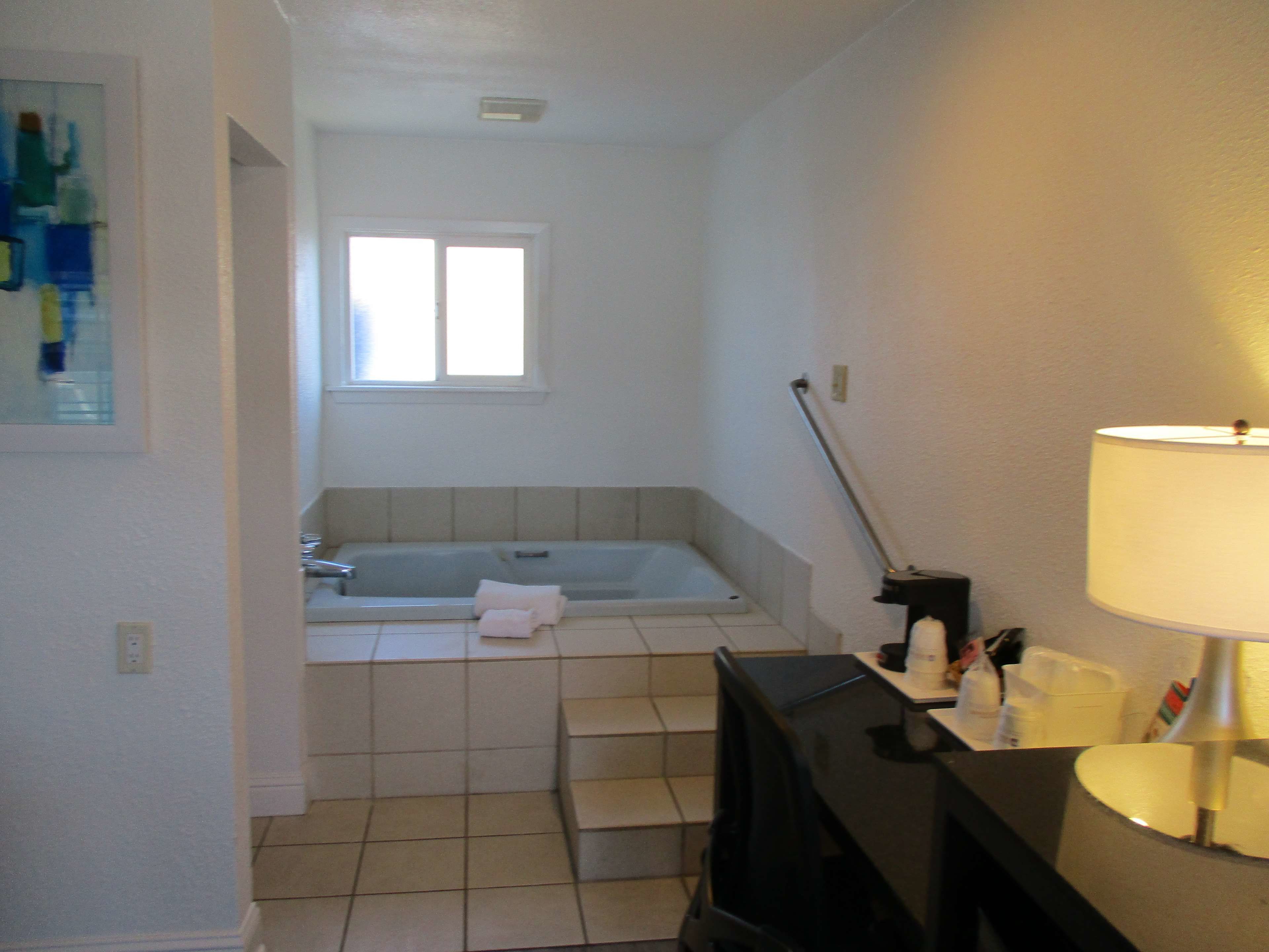 suite, 1 queen bed, non smoking, jetted tub | egyptian cotton sheets, in-room safe, iron/ironing board, bed sheets