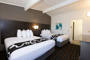 Egyptian cotton sheets, hypo-allergenic bedding, in-room safe - SureStay Hotel by Best Western Seaside Monterey (Seaside)