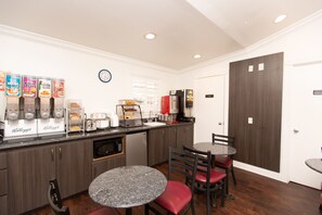 Dagelijks continentaal ontbijt inbegrepen