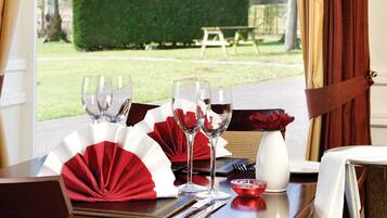 Der serveres morgenmad og aftensmad