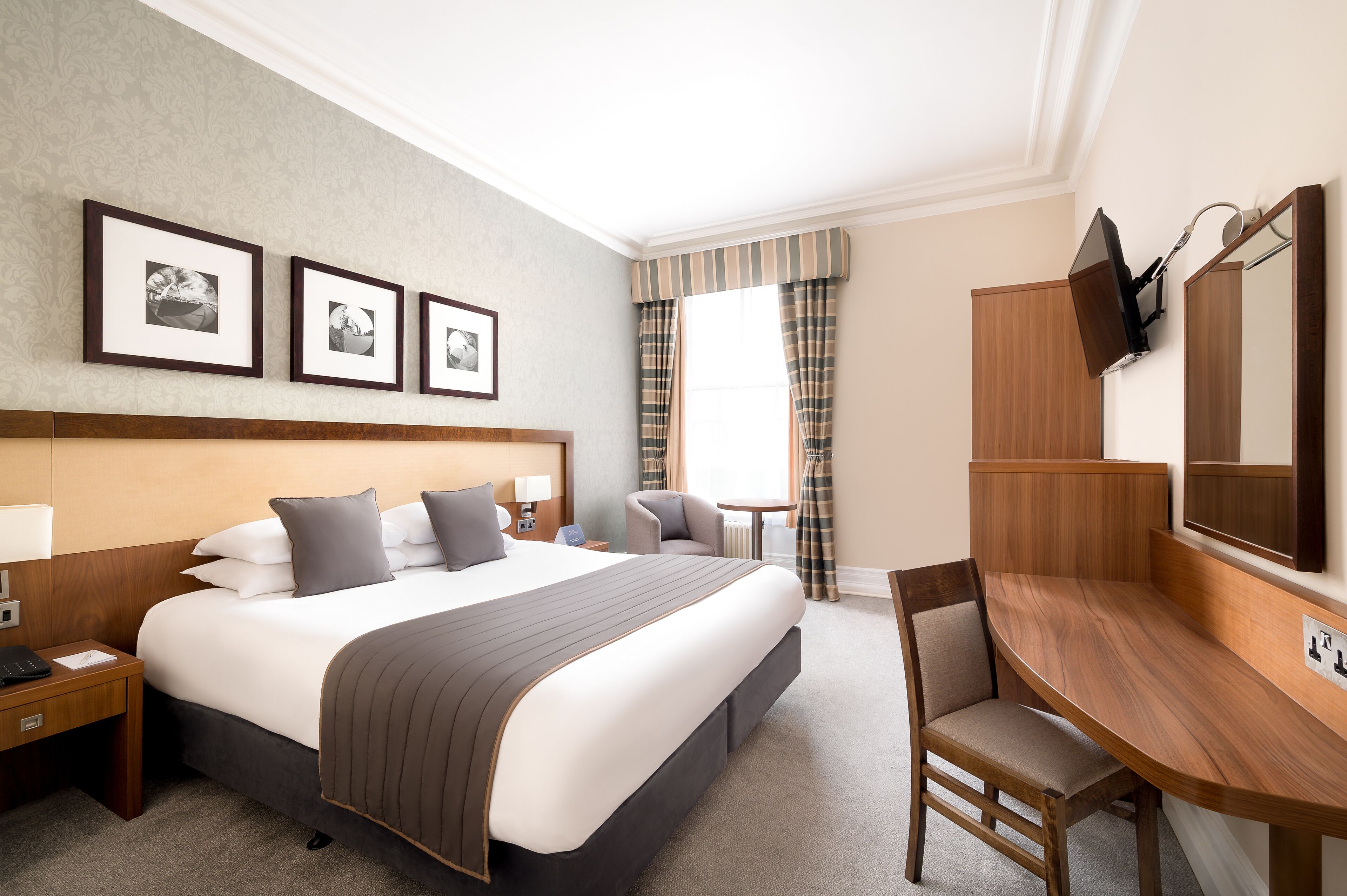 Coffres-forts dans les chambres, bureau