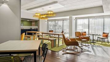 Free daily continental breakfast