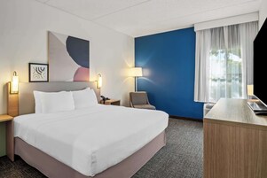 Room, 1 King Bed, Accessible, Bathtub | 1 bedroom, desk, blackout drapes, iron/ironing board