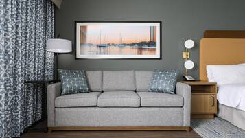 Habitación, 1 cama King size, para no fumadores (Study, Sofabed) | Área de sala de estar | Televisión LCD de 42 pulgadas con canales por cable y televisión