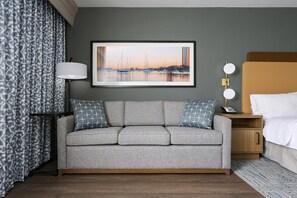 Room, 1 King Bed, Non Smoking (Study, Sofabed) | Living area | 42-inch LCD TV with cable channels, TV, pay films - Hampton Inn Miami-Coconut Grove/Coral Gables (Miami)
