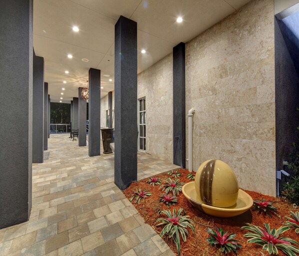 Exterior - Hampton Inn Miami-Coconut Grove/Coral Gables (Miami)