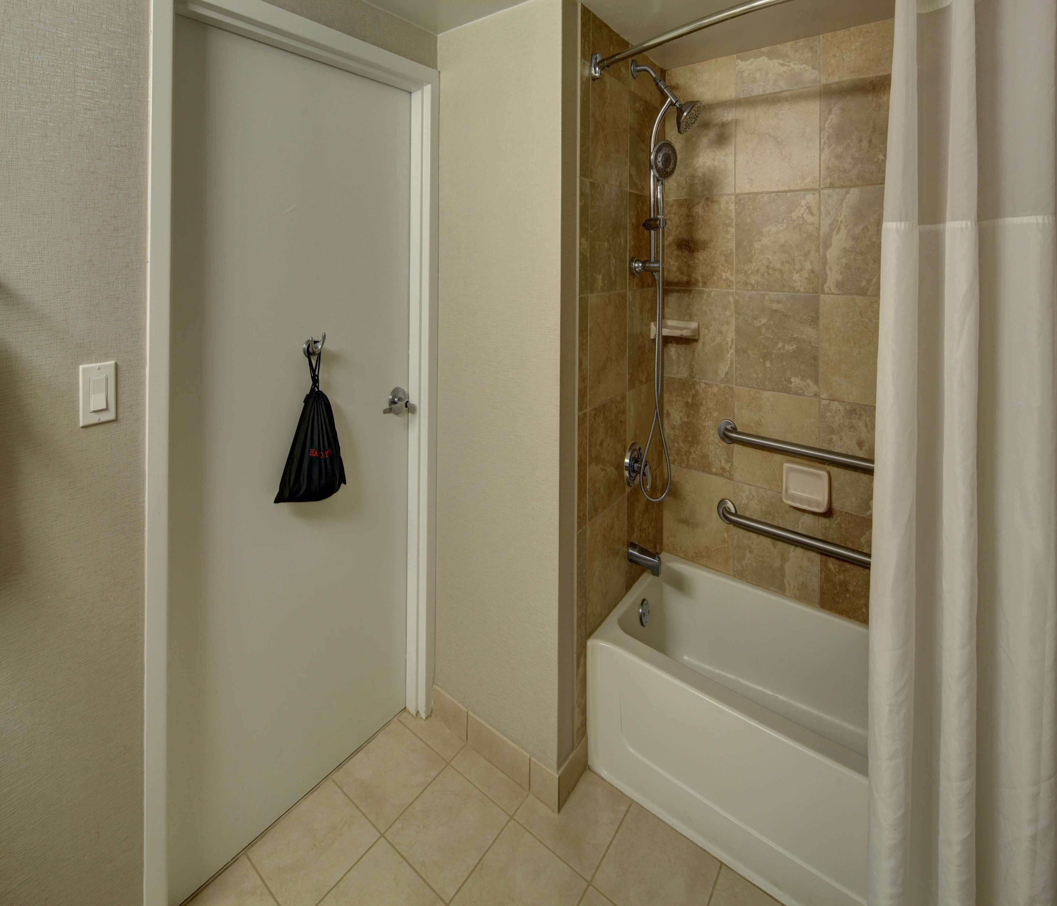 room, 1 king bed, accessible, non smoking | bathroom | free toiletries, hair dryer, towels