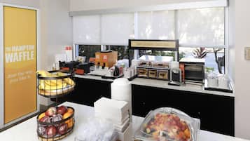 Tägliches inbegriffenes Frühstück zum Mitnehmen