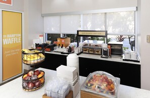 Free daily on-the-go breakfast - Hampton Inn Miami-Coconut Grove/Coral Gables (Miami)