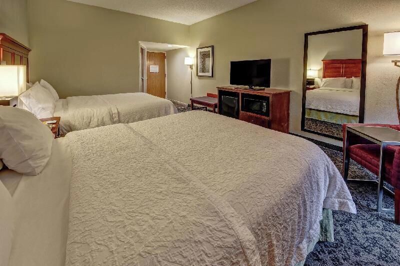 Ropa de cama hipoalergénica y escritorio 