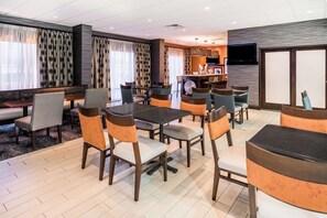Lobby - Hampton Inn Dover (Dover)