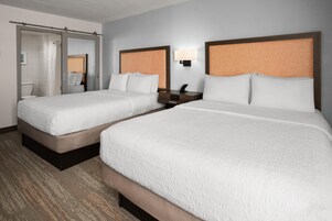 Ropa de cama de alta calidad y escritorio