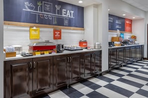 Free daily buffet breakfast - Hampton Inn Dover (Dover)