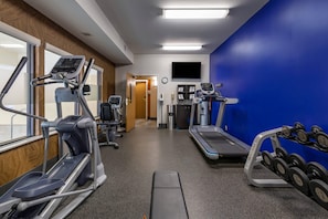 A gym with treadmills, elliptical machines, and a weight bench with dumbbells. - Comfort Inn Missoula North Shopping District (Missoula)
