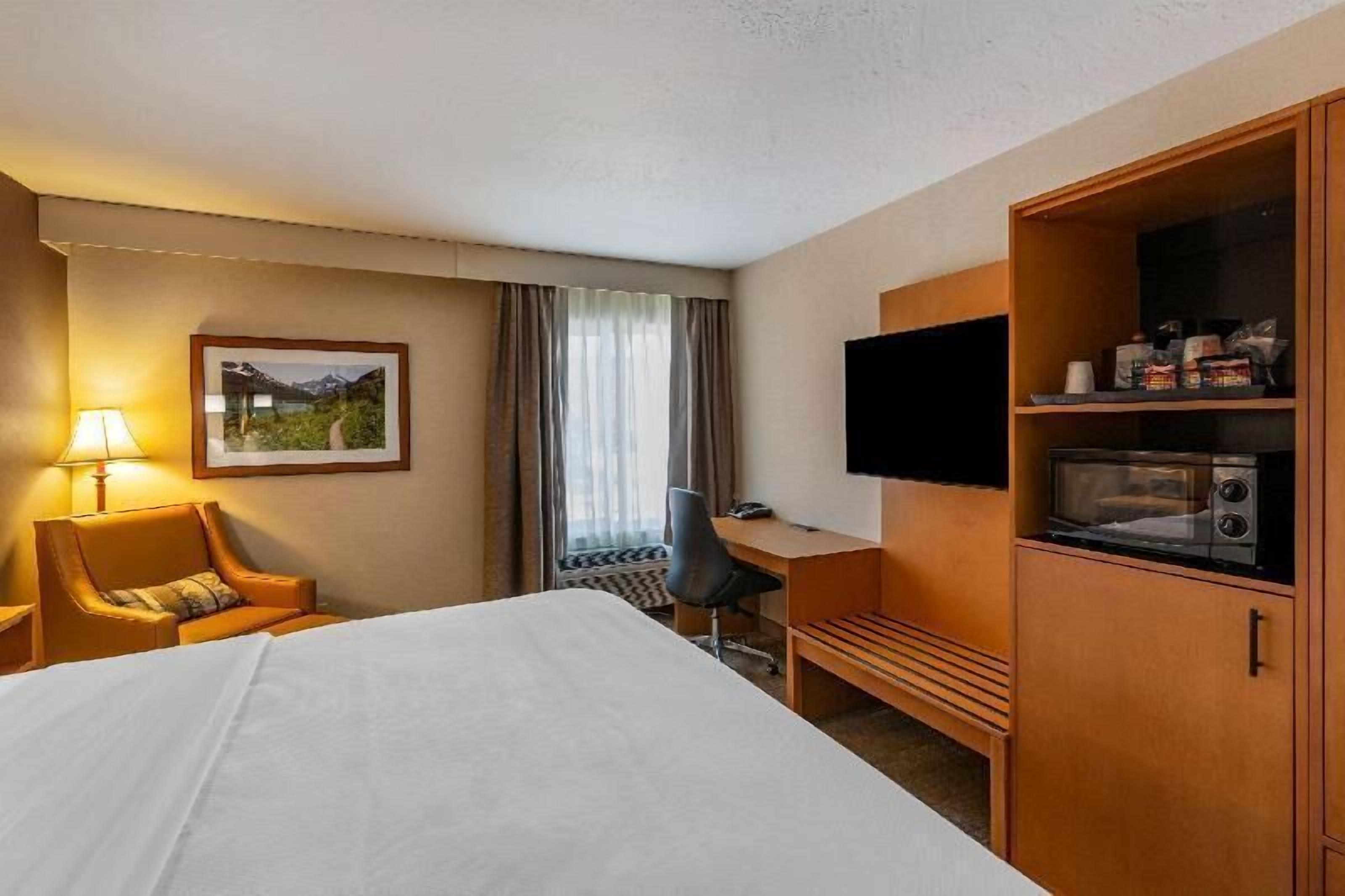 In-room safe, desk, soundproofing, iron/ironing board