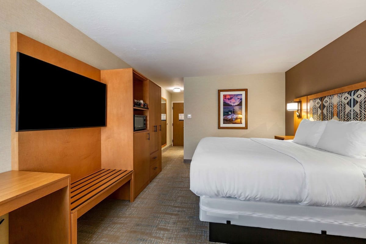 In-room safe, desk, soundproofing, iron/ironing board