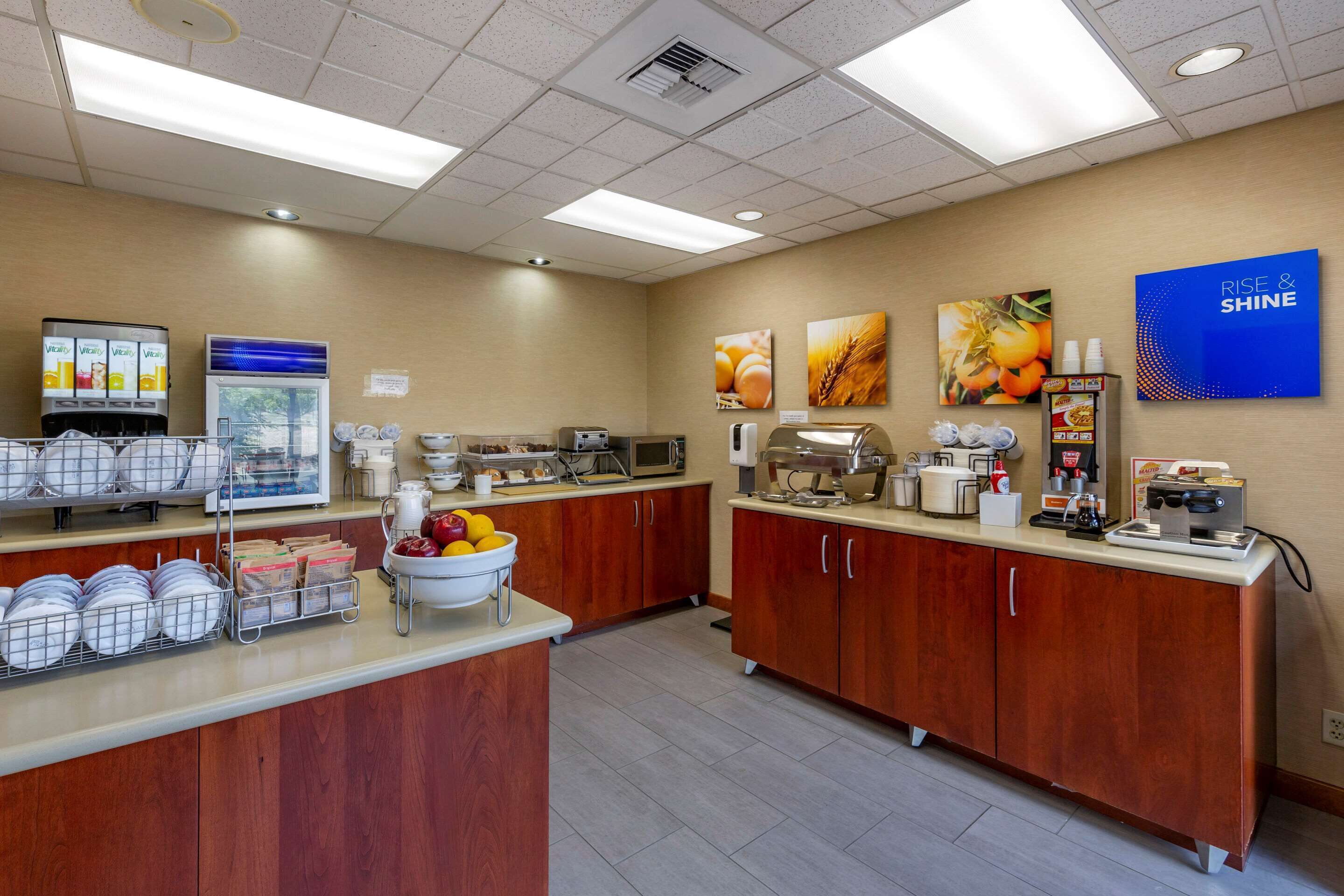 free daily continental breakfast