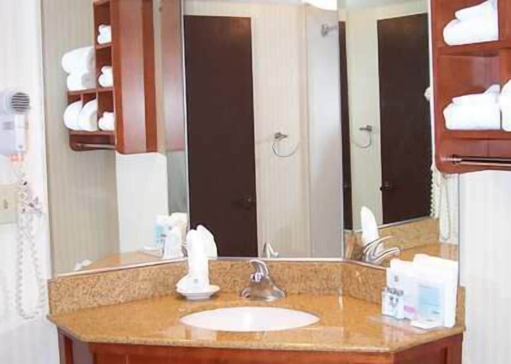 Bathroom | Designer toiletries, hair dryer, towels