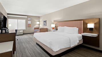 Chambre, 1 très grand lit et 1 canapé-lit, non-fumeurs (Study) | Coffres-forts dans les chambres, bureau, rideaux occultants