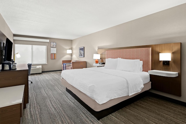 Room, 1 King Bed with Sofa bed, Non Smoking (Study) | In-room safe, desk, blackout curtains, iron/ironing board