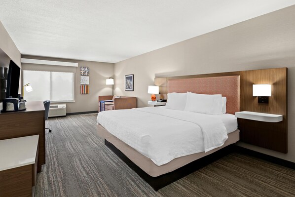 Room, 1 King Bed with Sofa bed, Non Smoking (Study) | In-room safe, desk, blackout drapes, iron/ironing board