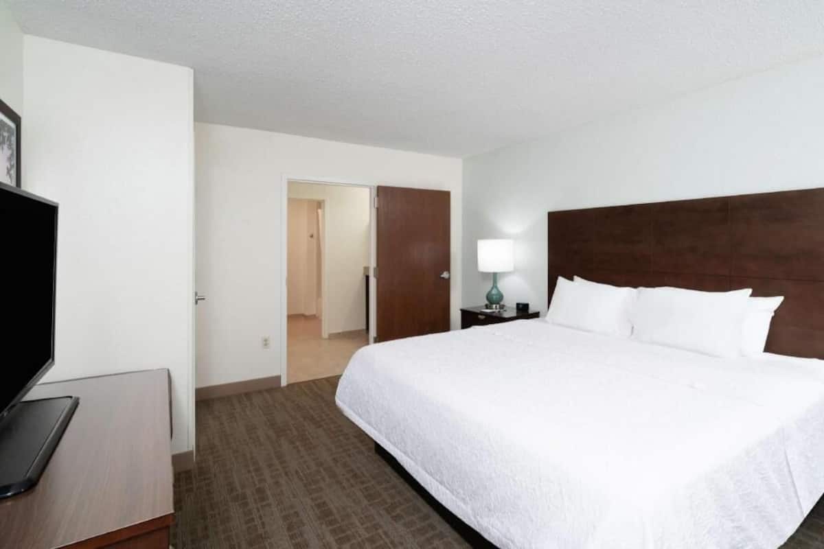 Premium bedding, down comforters, pillowtop beds, in-room safe