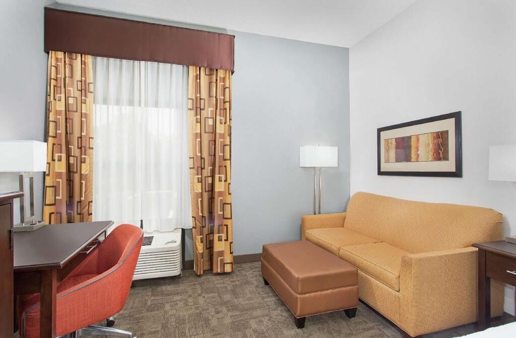 Living area | 37-inch TV with digital channels