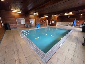 Piscine intérieure