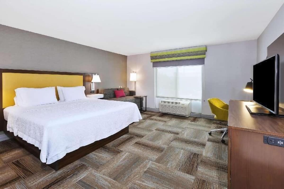 Premium bedding, down duvets, pillow-top beds, desk