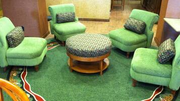 Área de estar no saguão