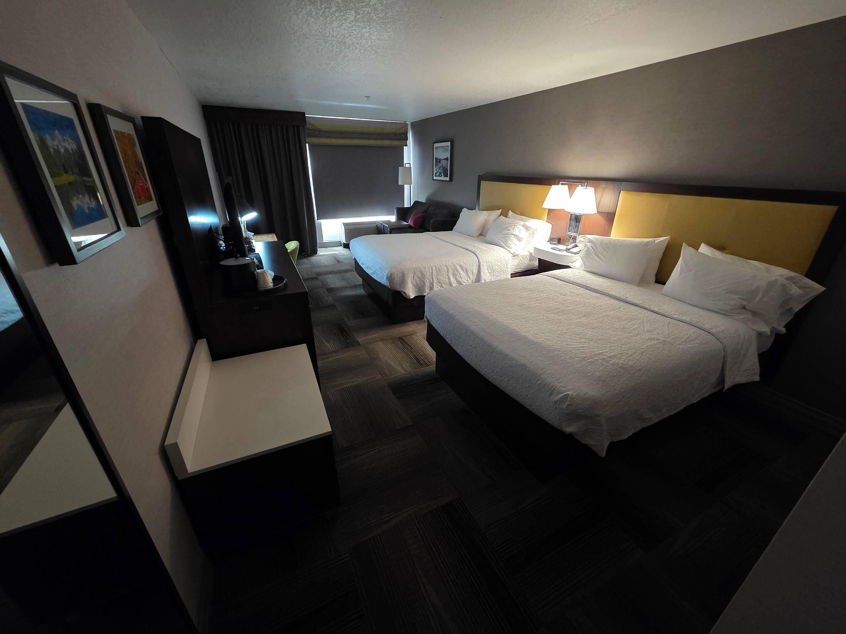 Literie de qualité, couette en duvet, lit avec matelas à plateau-coussin