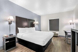 Desk, iron/ironing board, free WiFi, bed sheets - Suburban Studios Chattanooga Northeast - Ooltewah (Chattanooga)