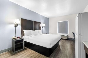 Desk, iron/ironing board, free WiFi, bed sheets - Suburban Studios Chattanooga Northeast - Ooltewah (Chattanooga)