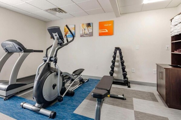 A gym with cardio equipment, a bench, and dumbbells. - Comfort Inn Beckley (Beckley)