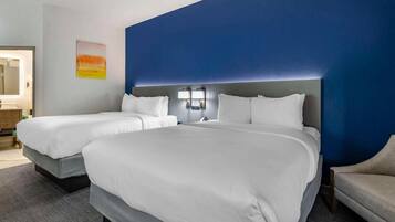 Standard-huone, 2 keskisuurta parisänkyä, tupakointi kielletty (1st Floor) | Työpöytä, silitysrauta/-lauta, ilmaiset vauvansängyt, ilmainen Wi-Fi