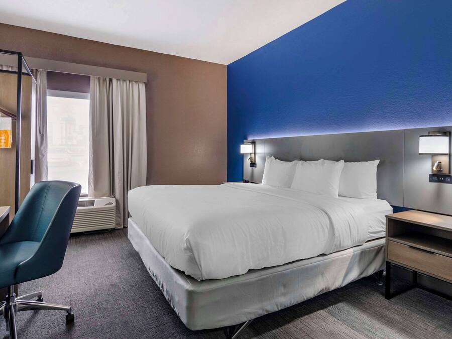 Escritorio, tabla de planchar con plancha y cunas gratuitas