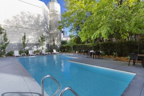 Outdoor pool, sun loungers