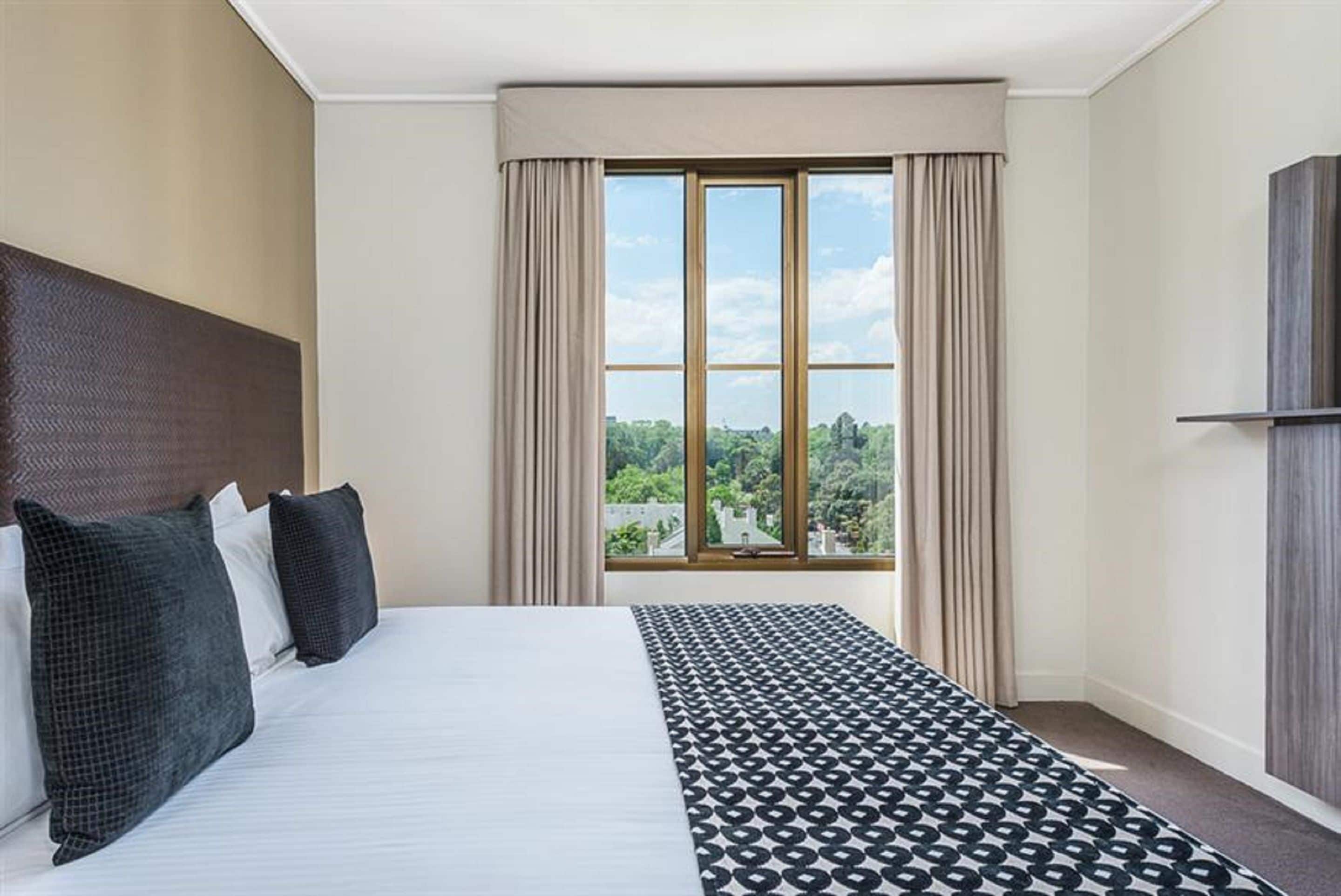 Mantra on Jolimont Melbourne — image 10