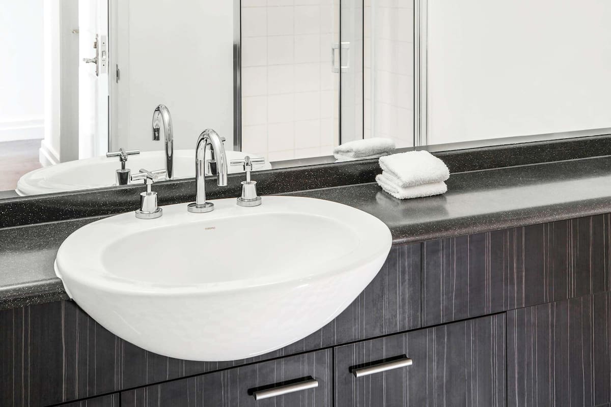 Zimmer, 1 Schlafzimmer (1 King Bed) | Minibar, Zimmersafe, Schreibtisch, Verdunkelungsvorhänge