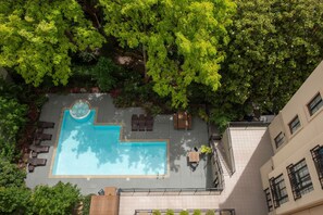 Outdoor pool, pool umbrellas, sun loungers