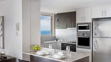 Penthouse, 2 Bedrooms (Sub Penthouse) | 1 bedroom, individually decorated, individually furnished