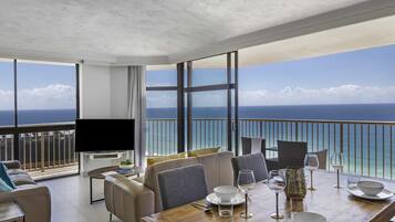 Deluxe Room, 2 Bedrooms | 1 bilik tidur, dihias secara berasingan