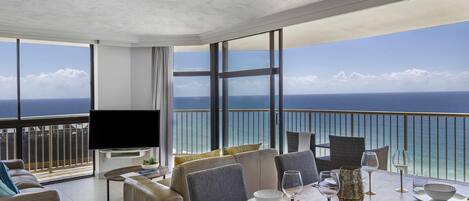 Deluxe Room, 2 Bedrooms | 1 bedroom, individually decorated, individually furnished